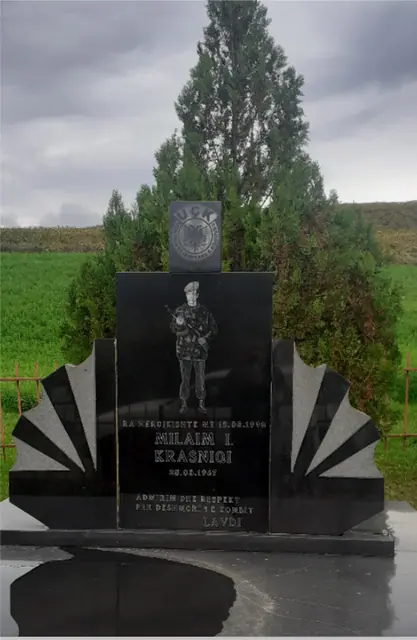 Lapidari i dëshmorëve të kombit: Milaim Krasniqi, Elmi Morina dhe Isa Morina — foto 3
