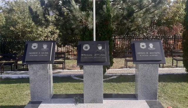 Memorial plaques of martyrs of the nation: Sadedin Hajda, Bekim Sylka and Mexhit Mustafa — photo 2