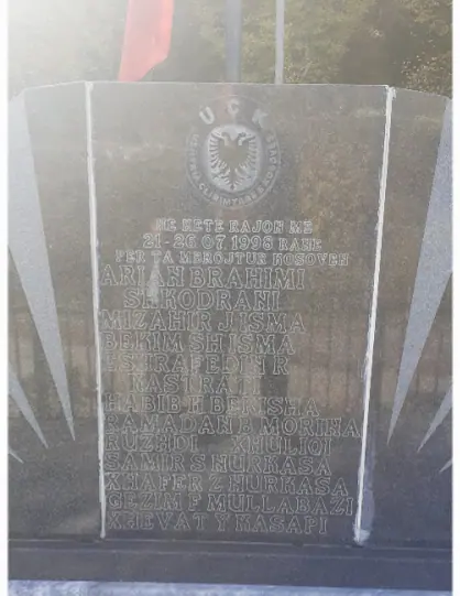 Përmendorja e dëshmorëve të: Arian Brahimi, Mizahir Isma, Bekim Isma, Eshrfaedin Kastrati, Habib Berisha, Ramadan Morina, Ruzhdi Xhyliqi, Samir Nurkasa, Xhafer Nurkasa, Gëzim Mullabazi, Xhevat Kasapi (te biznesi Teuta) — foto 2