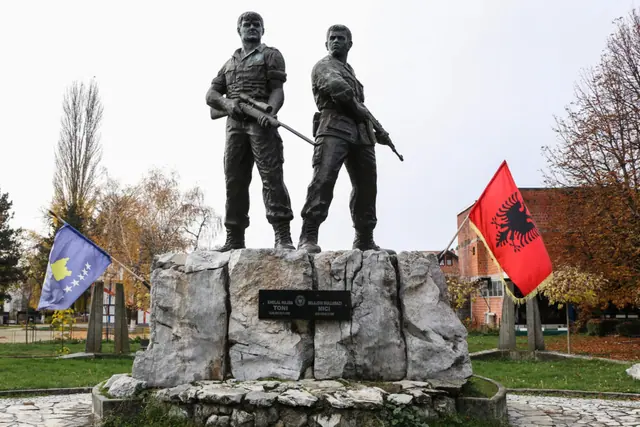 Statue of Toni and Mici Rahovec — photo 2