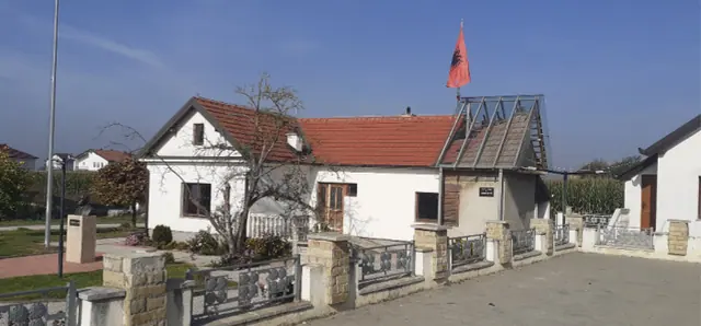 Shtëpia - Muze e Ukshin Hotit — foto 3